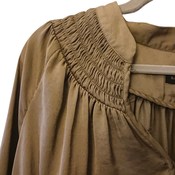 Banana Republic Satin Blouse in Olive- Size XL- EUC $98 Retail - Picture 5 of 9